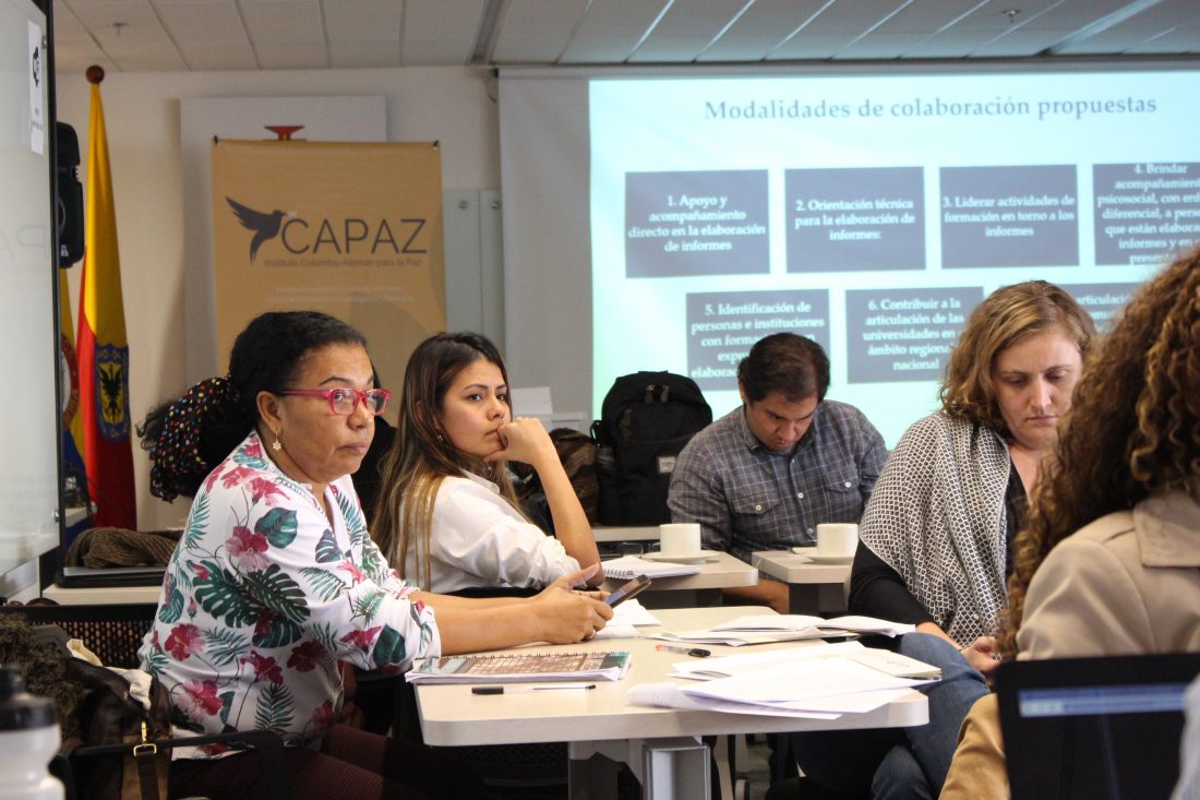 Investigadores en talleres de CAPAZ del proyecto JEP/CEV